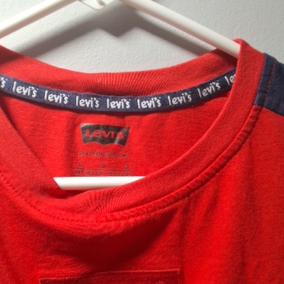Levi's Red and Navy Short Sleeve Tee - Picture 4 of 4